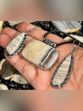 Raw Phantom Yellow Zebra Calcite Earrings & Pendant Set